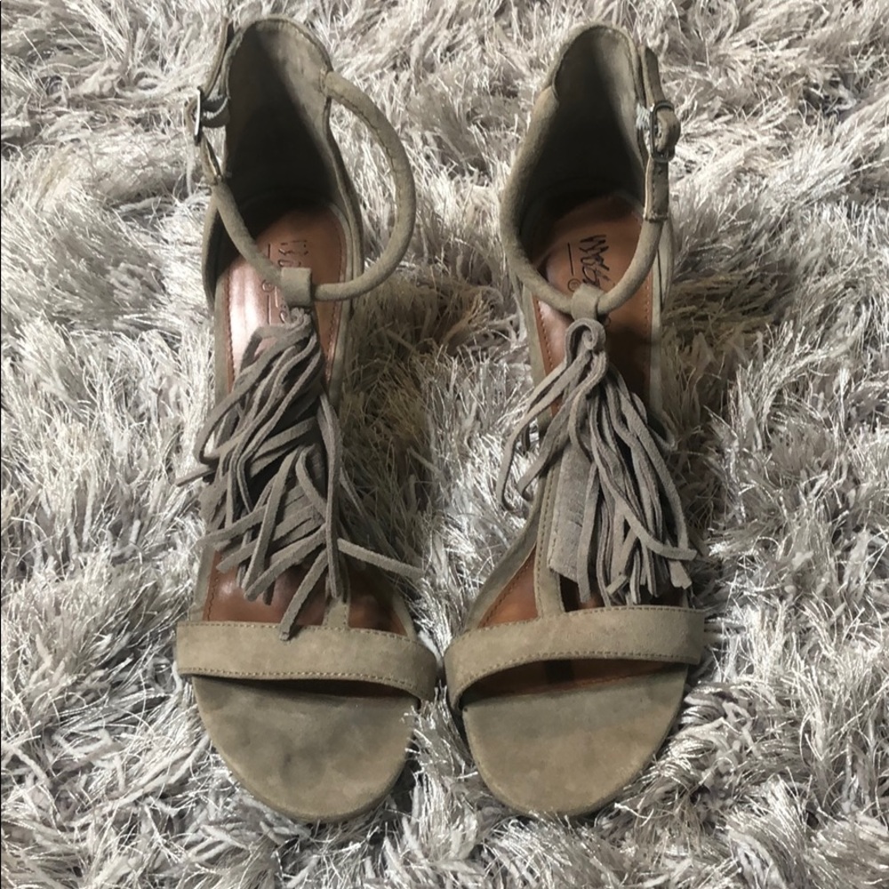 Ruffled Taupe colored high heel